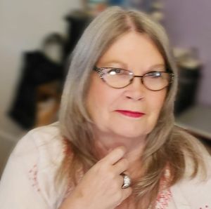 Meet your Posher, Maxine